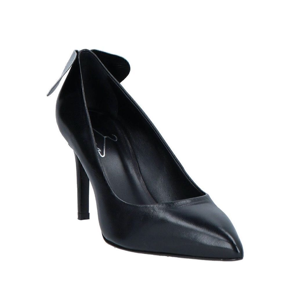 Black heel with silver bow